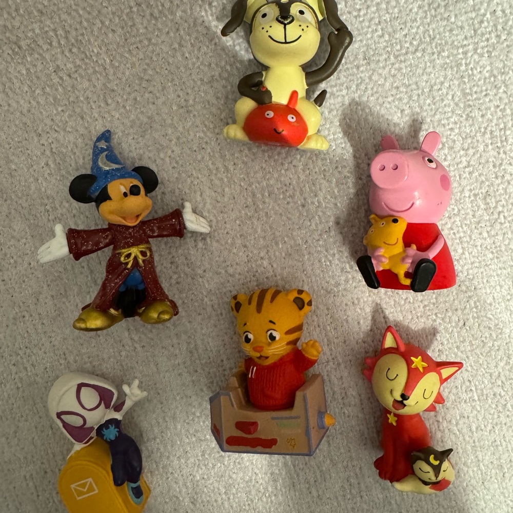 Tonies, Like New, Kids Tonie Box characters.  Peppa, Mickey, Spidey, Daniel T